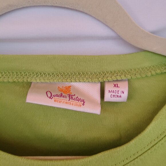 Quacker Factory Top Gems Size XL Long Sleeve Green With Apple Design - Picture 3 of 4